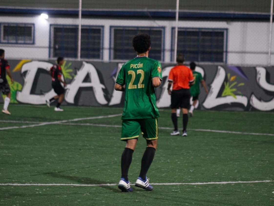 Uniforme de fútbol personalizado con sublimación premium fabricado por GP Estampados